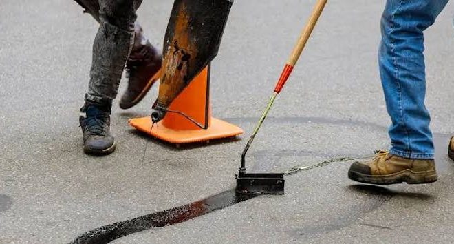 What to Expect from a Professional Crack Sealing Service Appointment