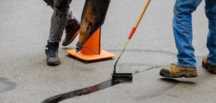 What to Expect from a Professional Crack Sealing Service Appointment